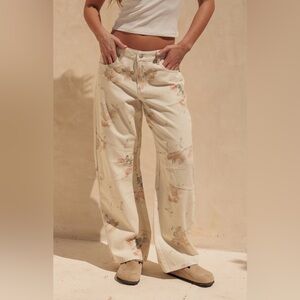 NWT Cali 1850 Floral Printed Low Rise Barrel Jeans